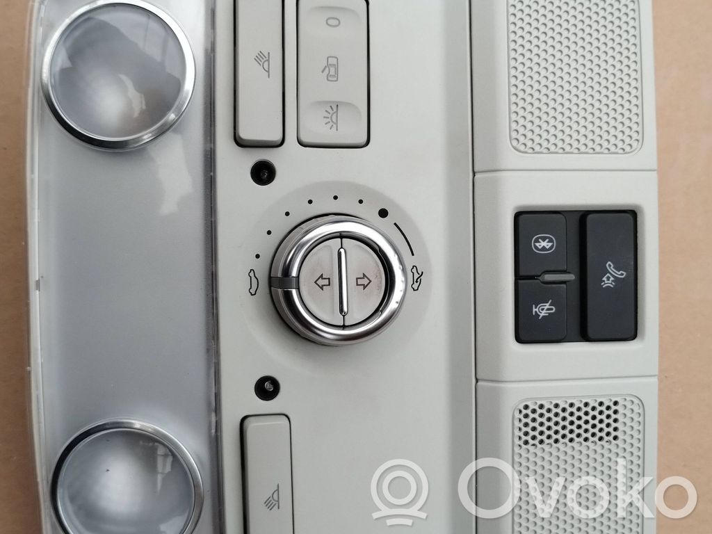 Volkswagen Tiguan Front seat light 