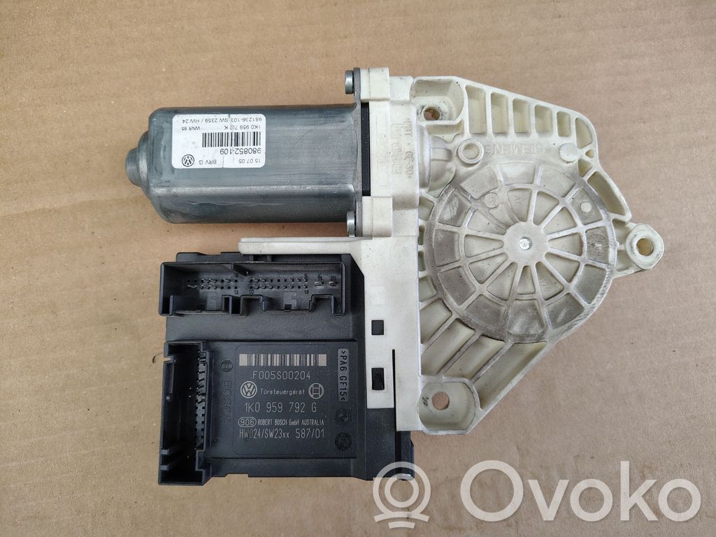Volkswagen PASSAT B6 Silnik regulatora szyby drzwi przednich 