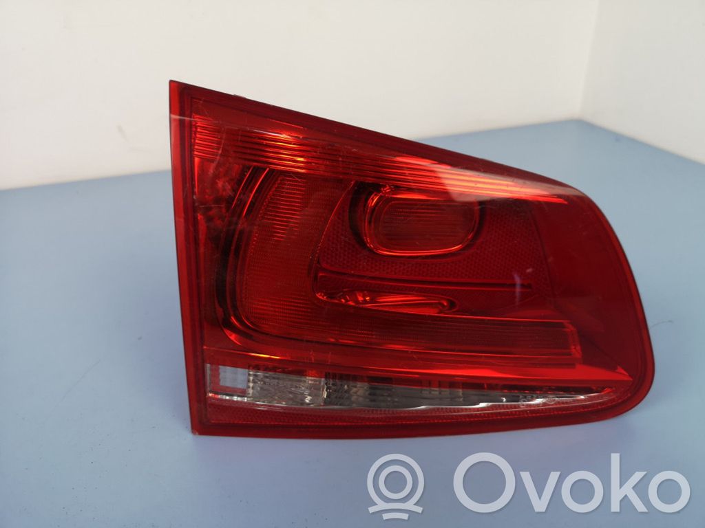 Volkswagen Touareg II Lampy tylnej klapy bagażnika 