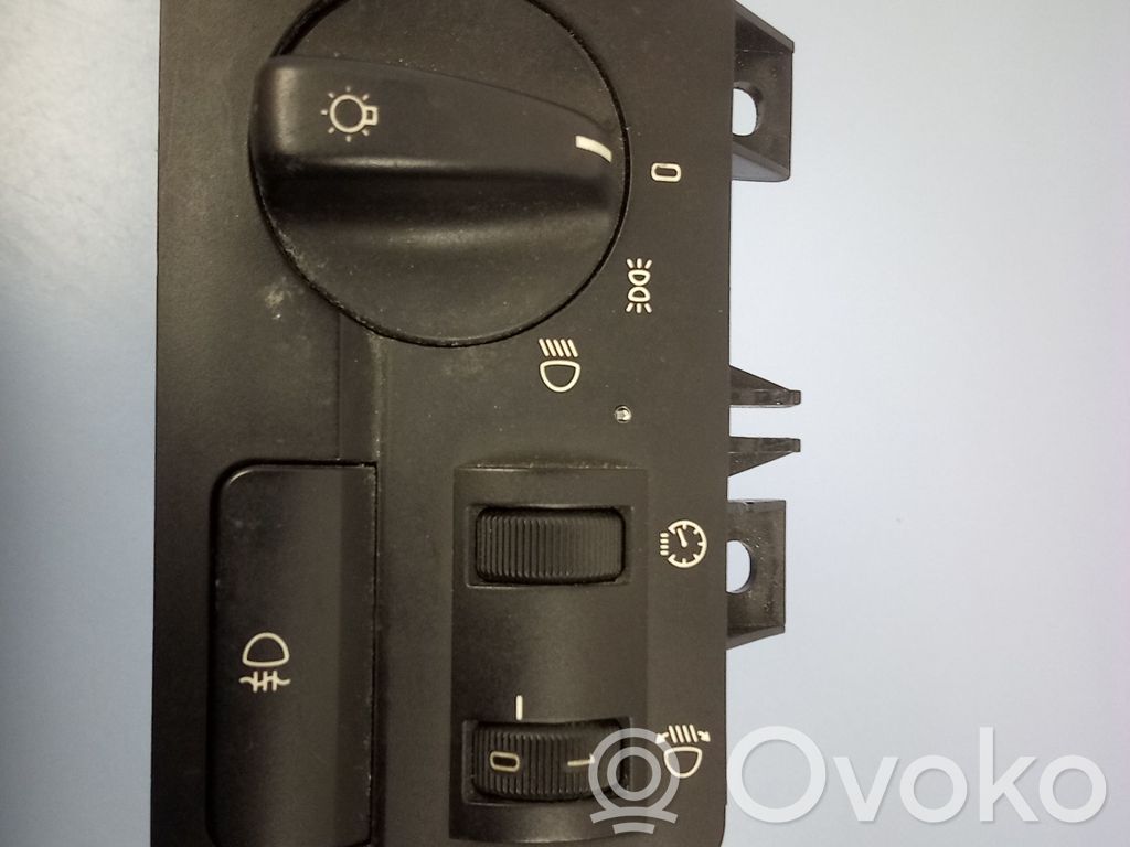 Light switch   6936820,532228400