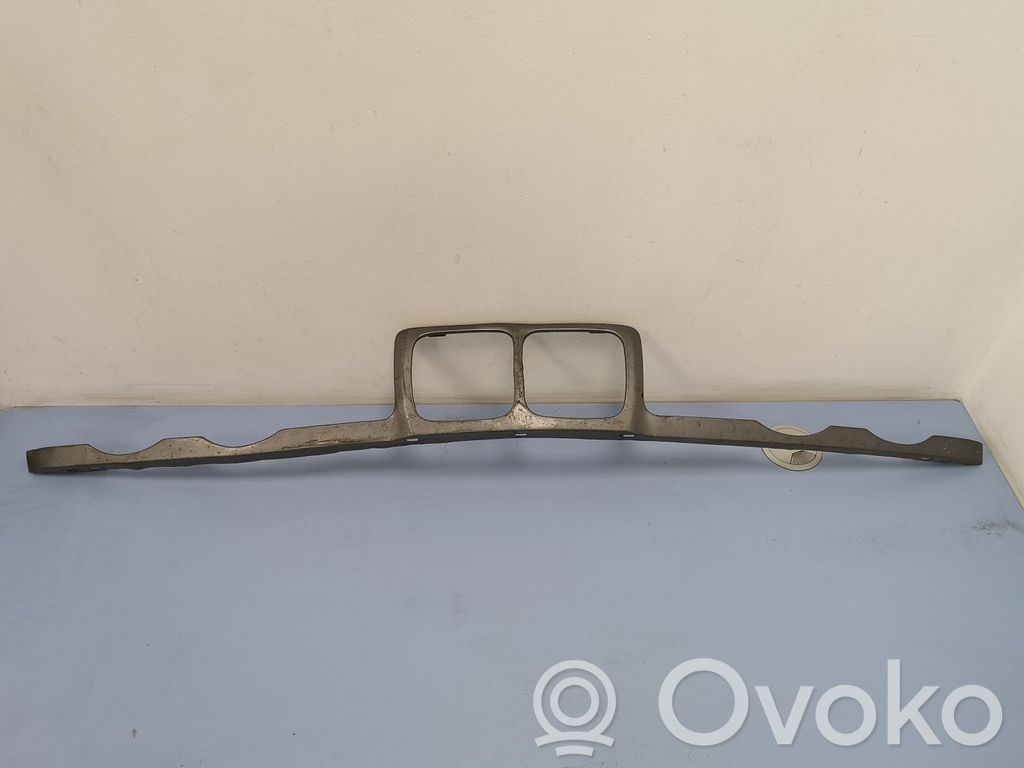 BMW 5 E34 Etupuskurin ylempi jäähdytinsäleikkö 