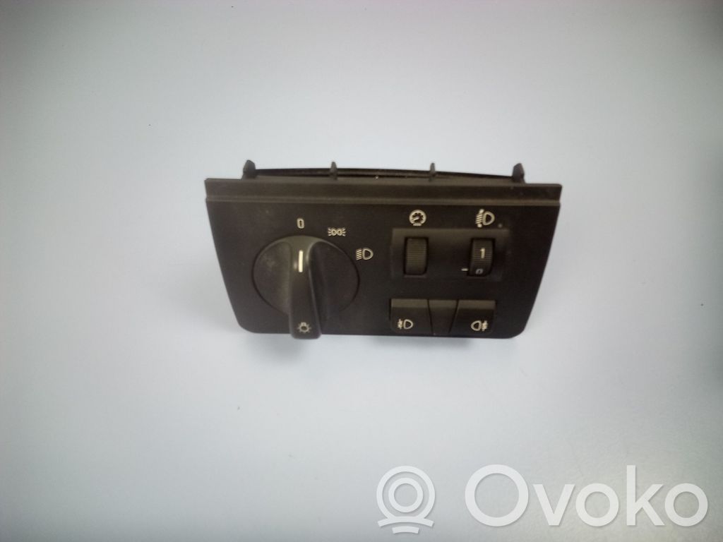 Light switch   8372204,037045050