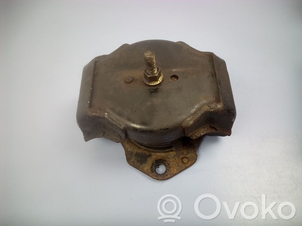 Mitsubishi Pajero Engine mount bracket 