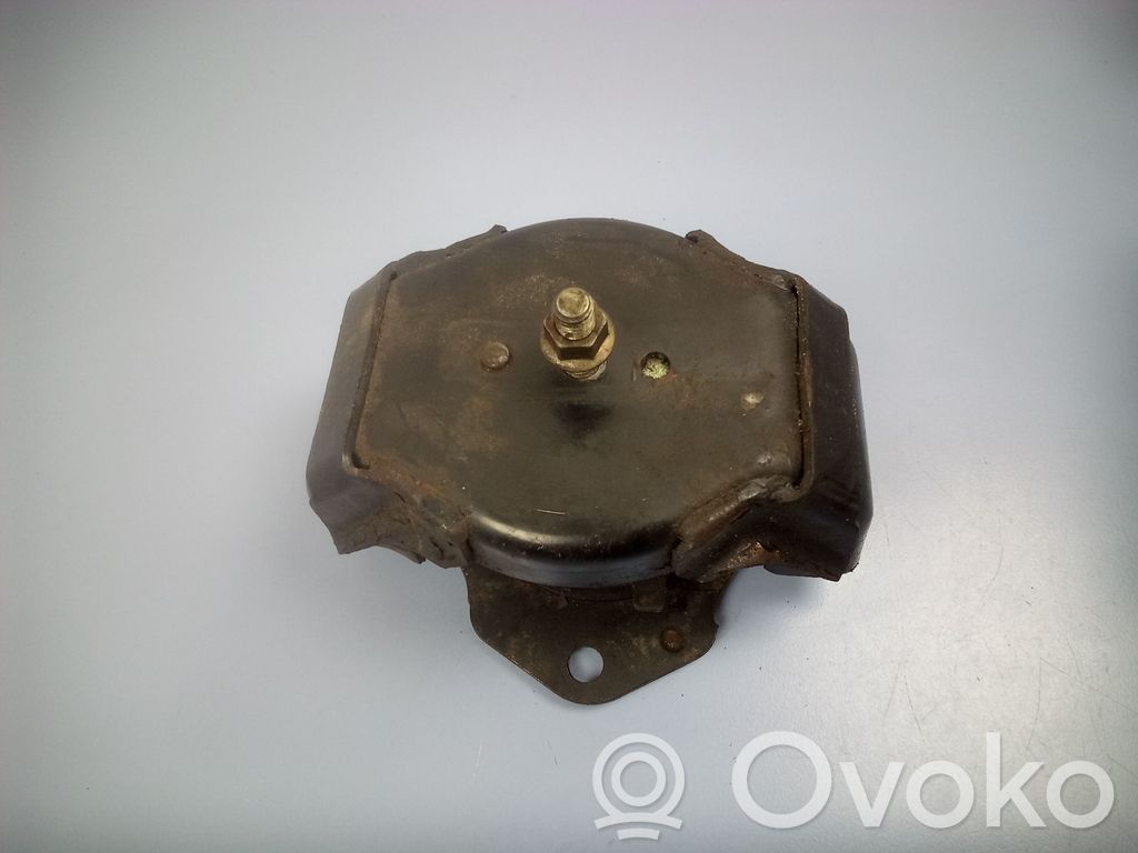 Mitsubishi Pajero Engine mount bracket 