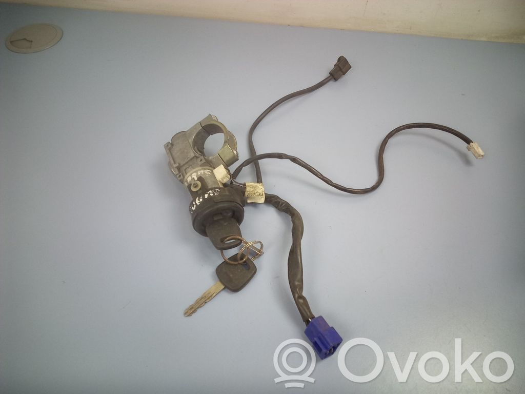 Subaru Legacy Užvedimo spynelė 