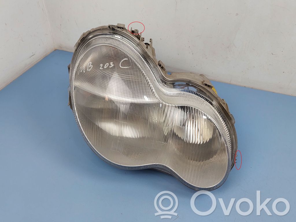 Mercedes-Benz C W203 Lampa przednia 