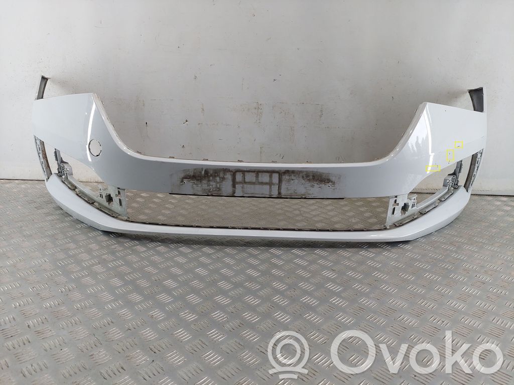 Skoda Scala Parachoques delantero 