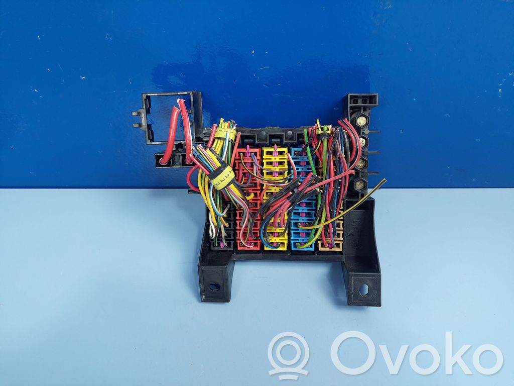 Audi A8 S8 D2 4D Drošinātāju bloks 