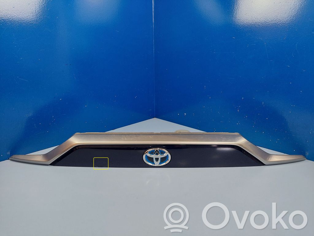 Toyota RAV 4 (XA50) Listwa oświetlenie tylnej tablicy rejestracyjnej 