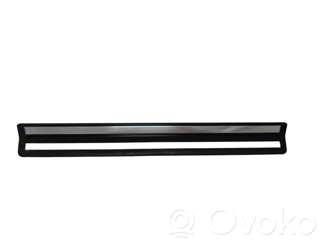 Front sill trim cover   8219186