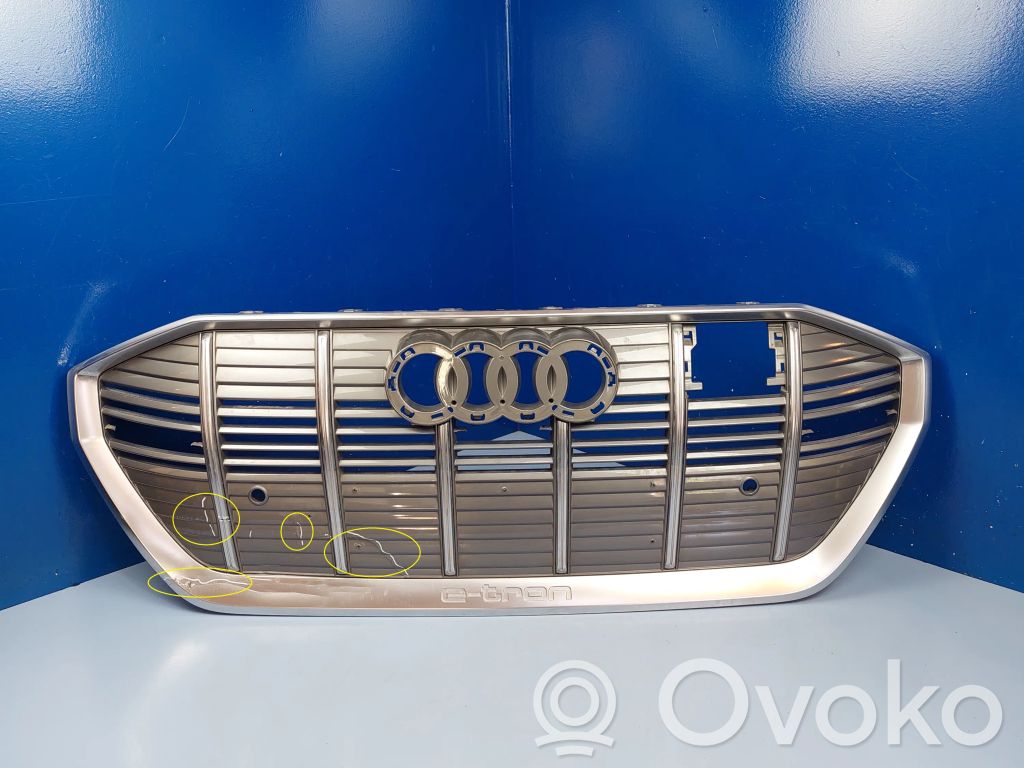 Audi e-tron Front bumper upper radiator grill 