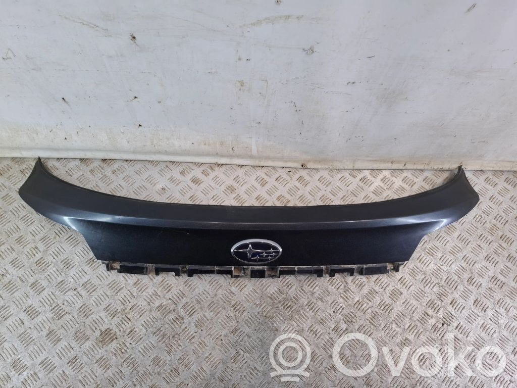 Subaru Legacy Tailgate trim 