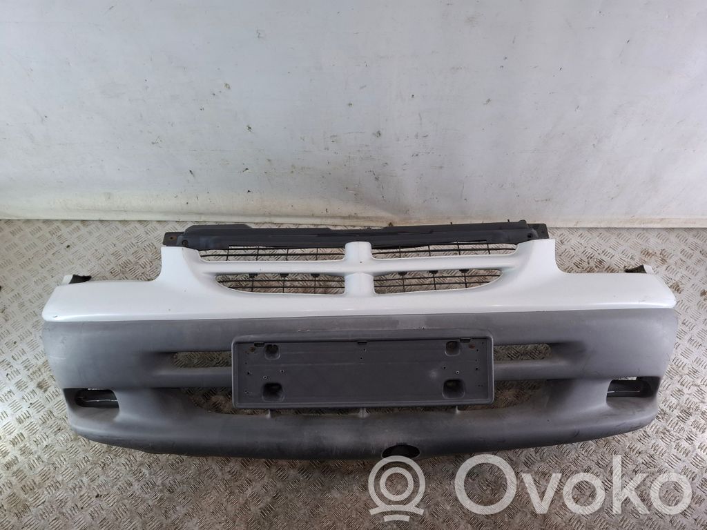 Chrysler Voyager Front bumper 