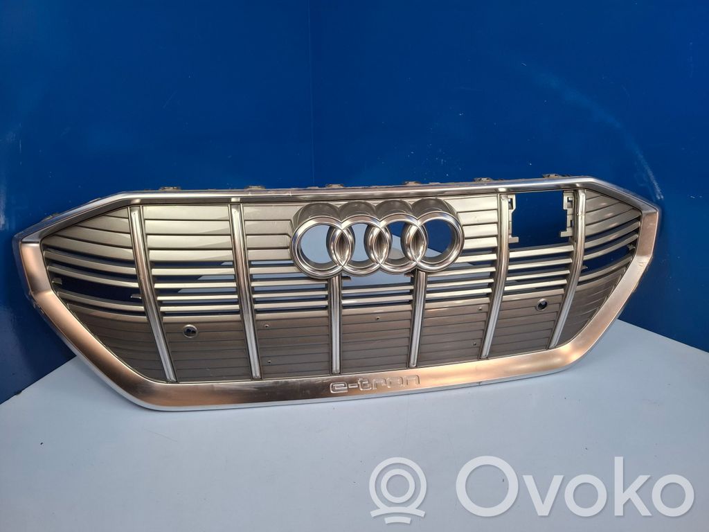 Audi e-tron Grotelės viršutinės 