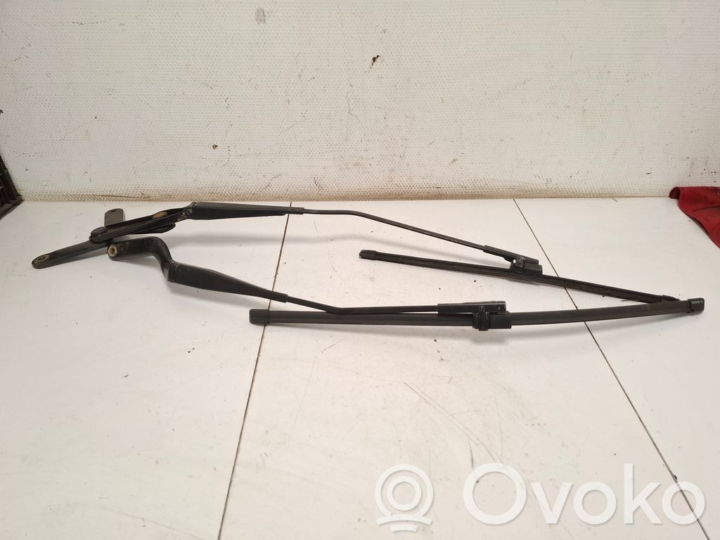 Ford C-MAX I Windshield/front glass wiper blade 