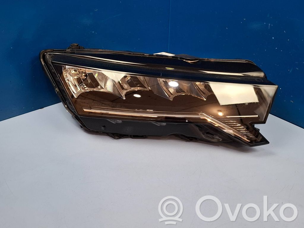 Skoda Octavia Mk4 Lampa przednia 