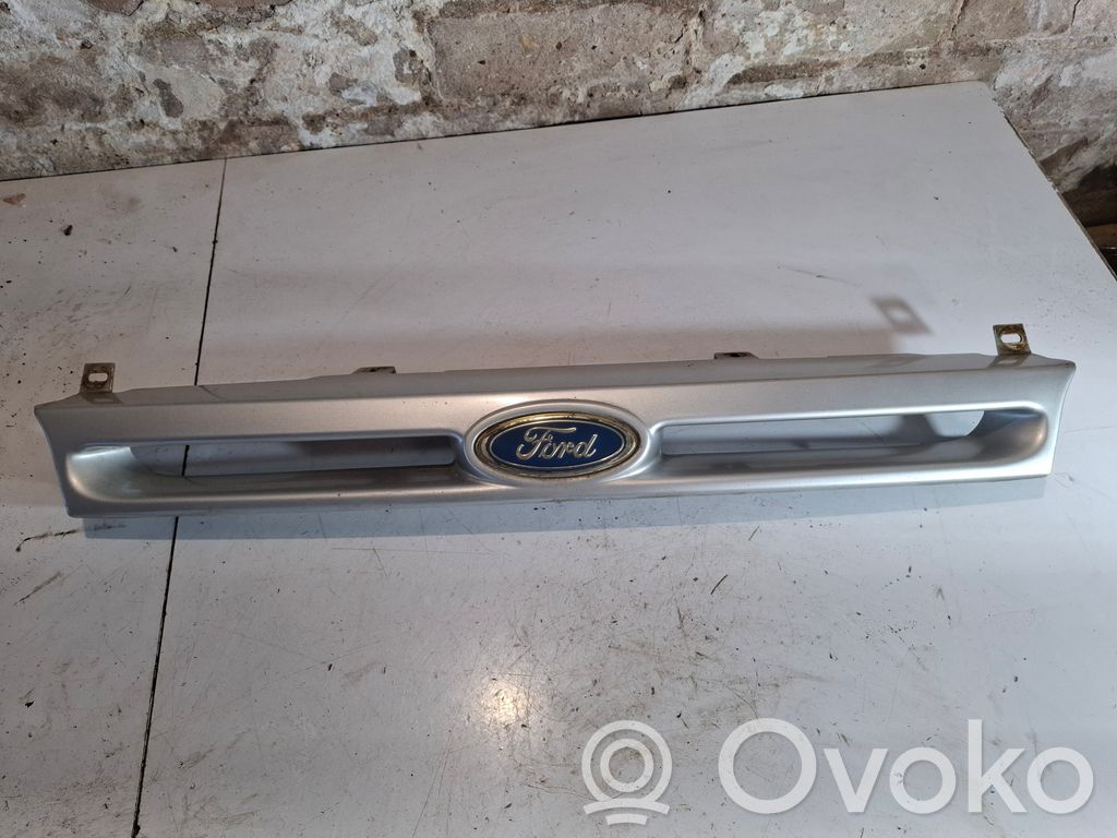 Ford Escort Etupuskurin ylempi jäähdytinsäleikkö 