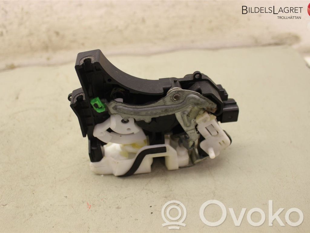 Mitsubishi Lancer X Cerradura de puerta trasera 
