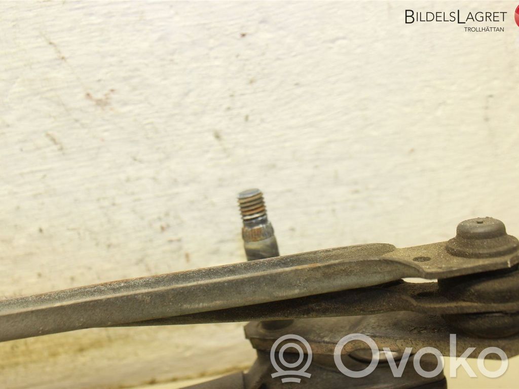 Volvo V70 Front wiper linkage 