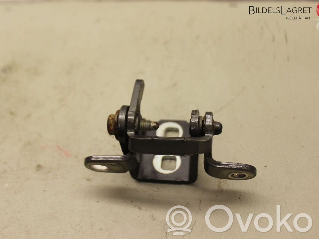 Rear door upper hinge   13281822