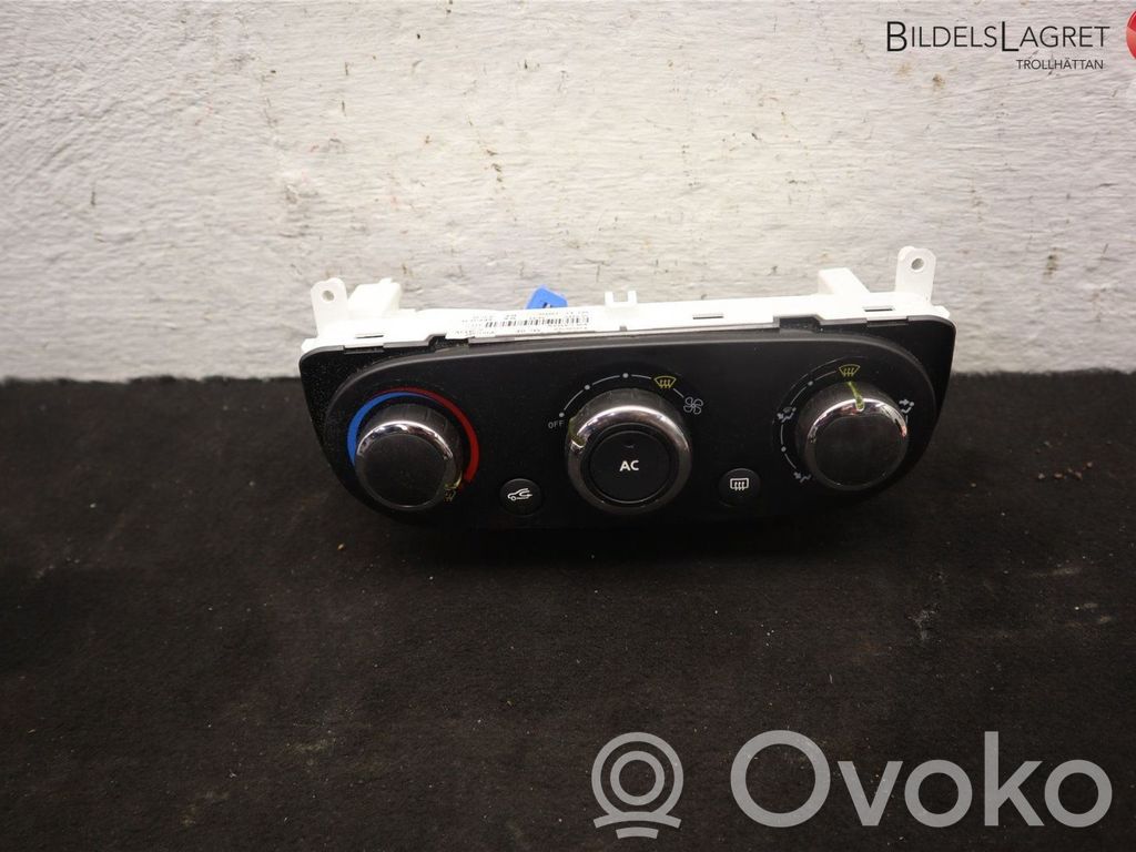 Renault Clio IV Climate control unit 