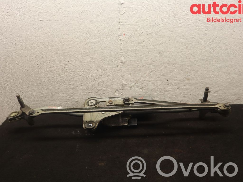 Volvo V70 Front wiper linkage 