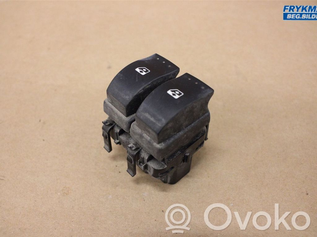 Opel Vivaro Electric window control switch 
