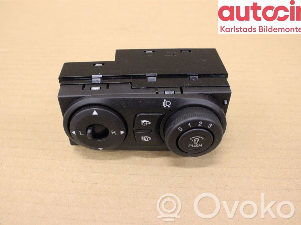 Chevrolet Captiva Wing mirror switch 