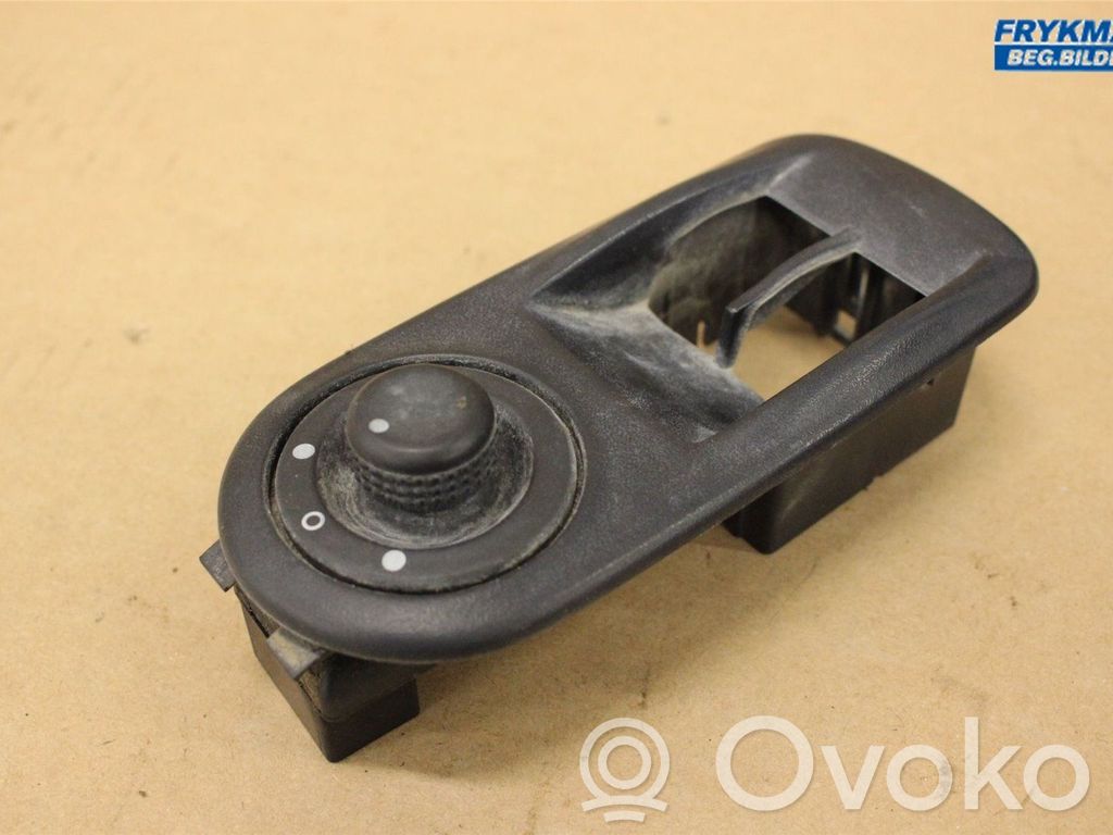 Opel Vivaro Wing mirror switch 