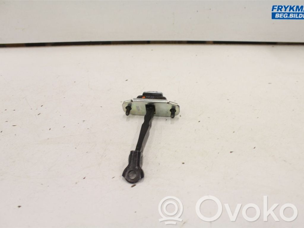 KIA Ceed Etuoven pidätin 
