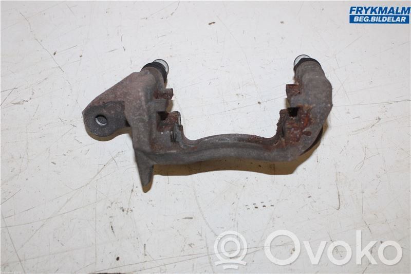 Nissan Qashqai Mocowanie przedniego zacisku hamulca 