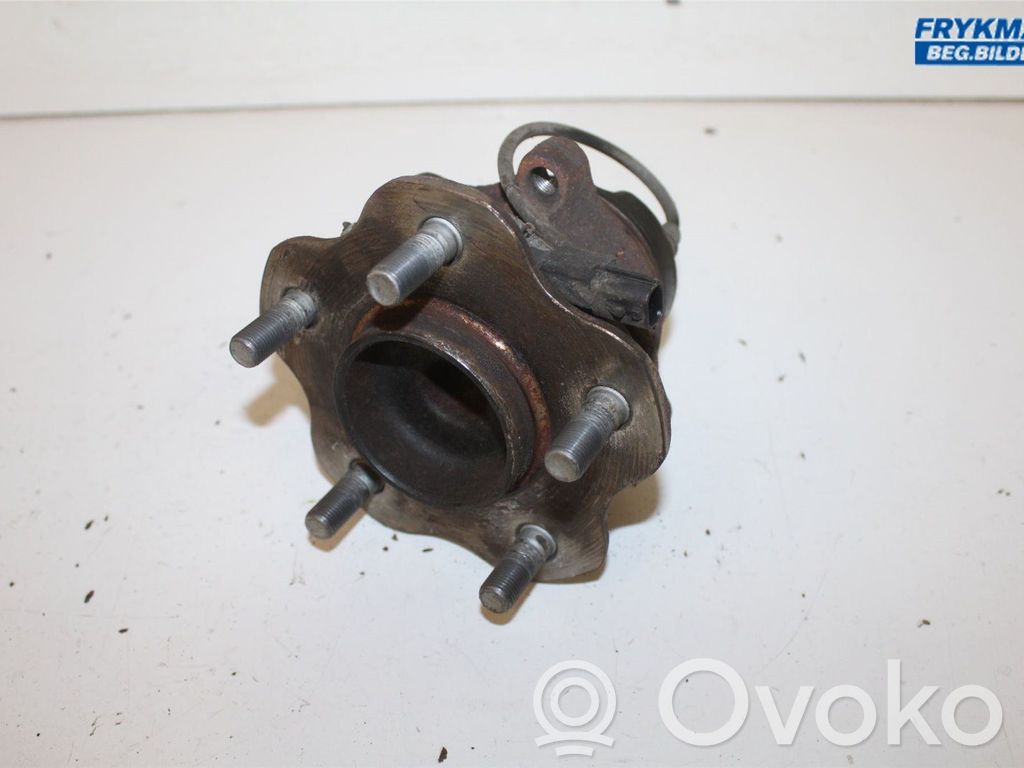 Nissan Qashqai+2 Piasta z łożyskiem koła tylnego 