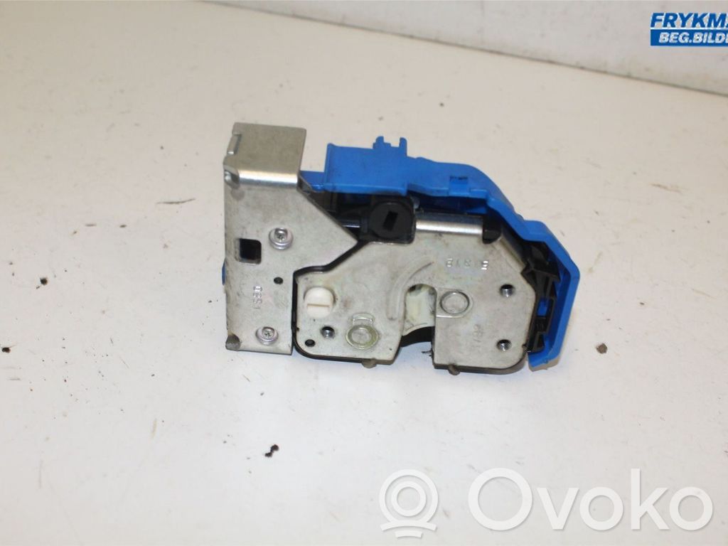 Fiat 500L Zamek drzwi tylnych 
