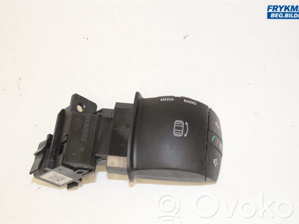 Opel Movano B Steering wheel buttons/switches 