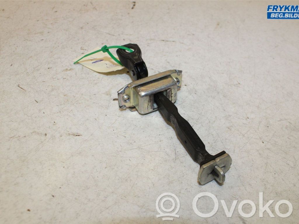 Nissan Qashqai Etuoven pidätin 