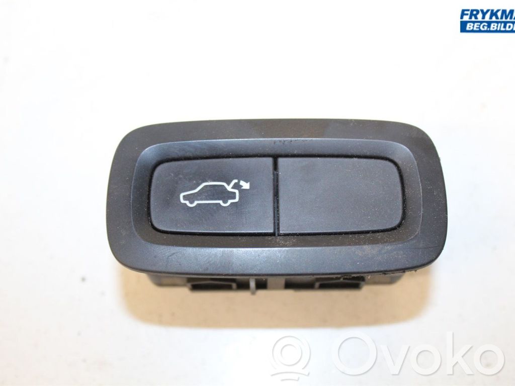 Volvo V90 Cross Country Tailgate/boot open switch button 
