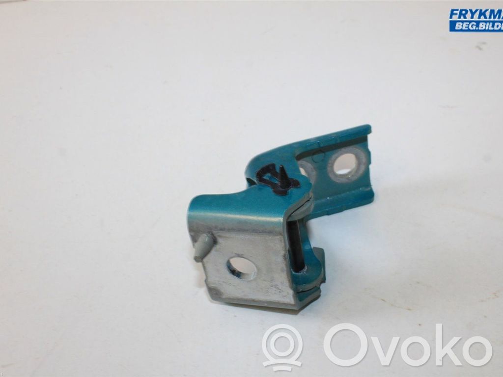 Citroen C3 Front door lower hinge 