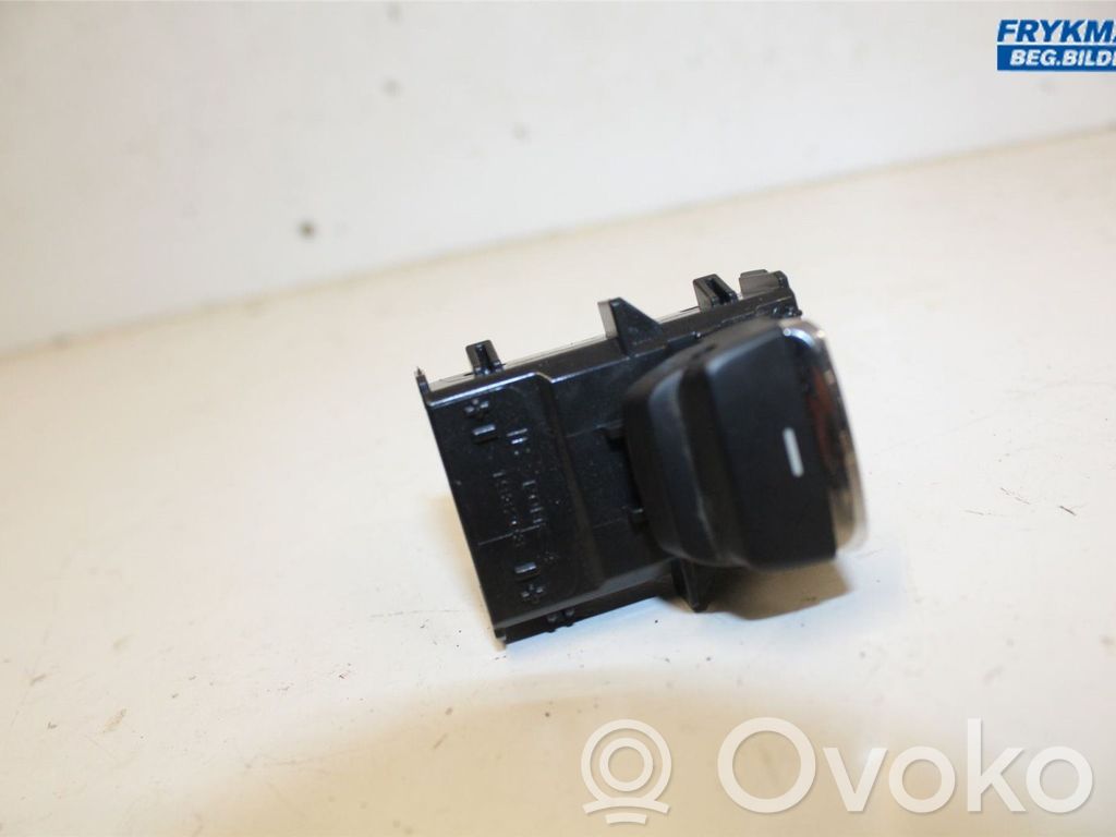 Subaru XV II Electric window control switch 