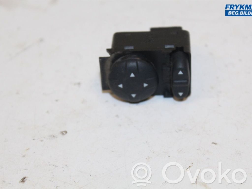 Wing mirror switch   1571486