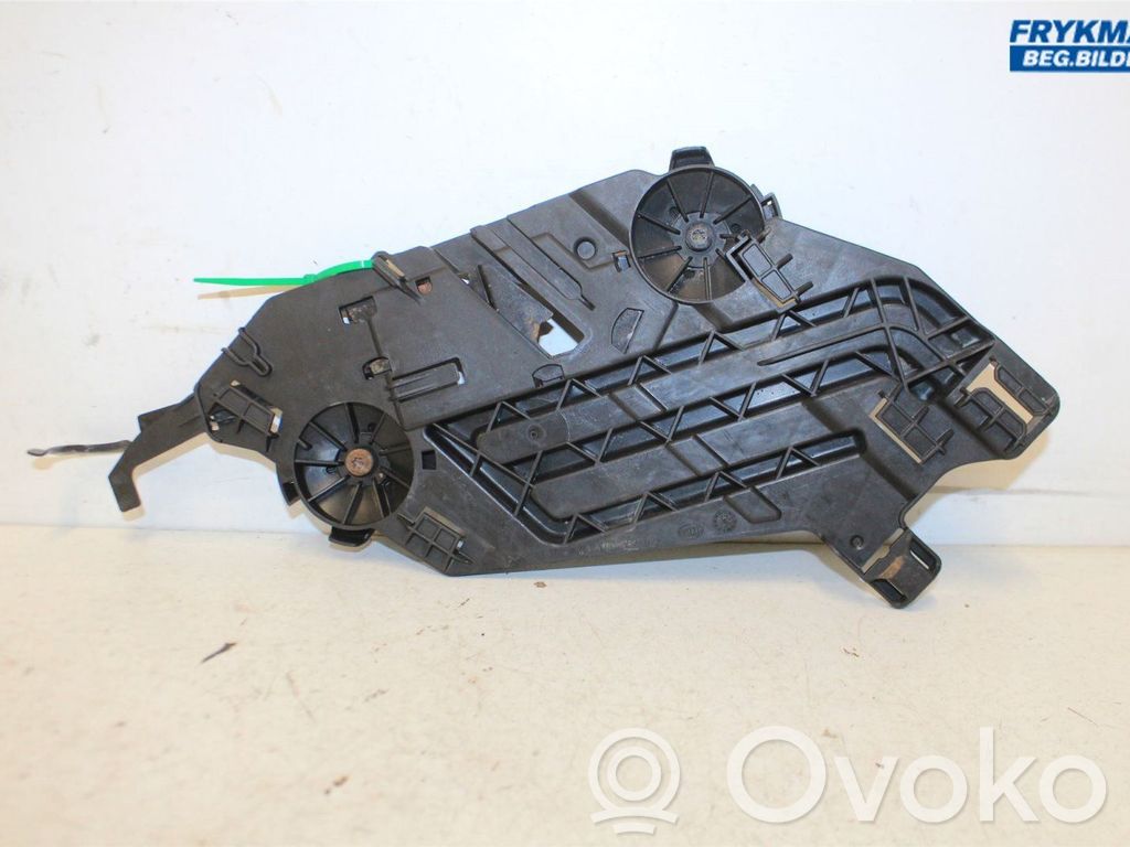 Skoda Octavia Mk2 (1Z) Listwa pod lampę przednią 