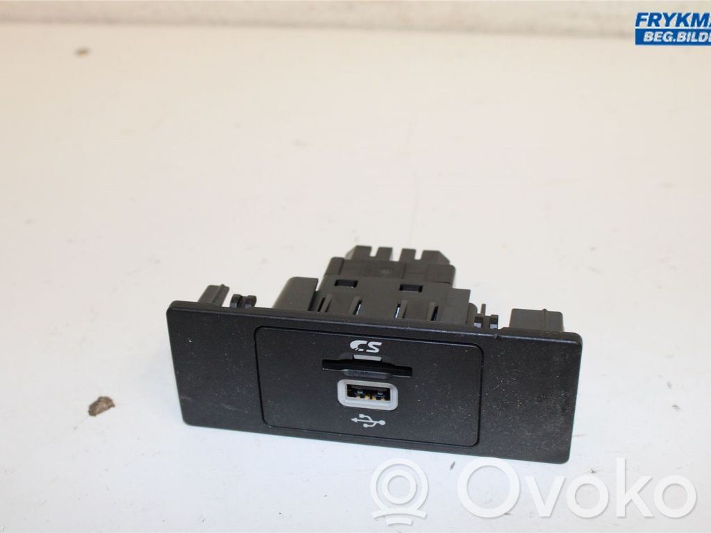 Ford Mondeo MK V USB socket connector 