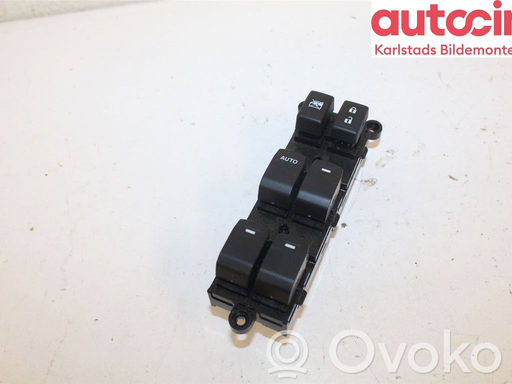 Suzuki SX4 S-Cross Electric window control switch 