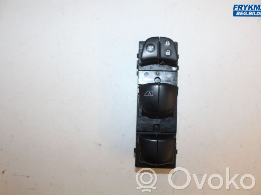 Nissan Qashqai Przyciski szyb 