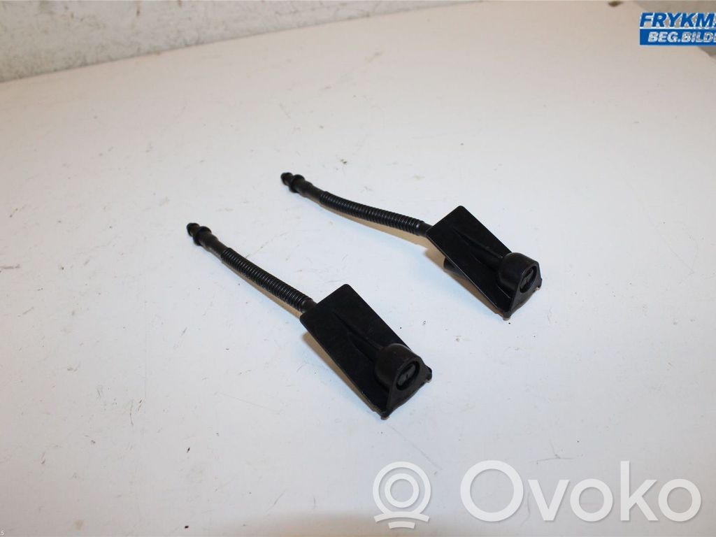 Ford Focus Windshield washer spray nozzle 