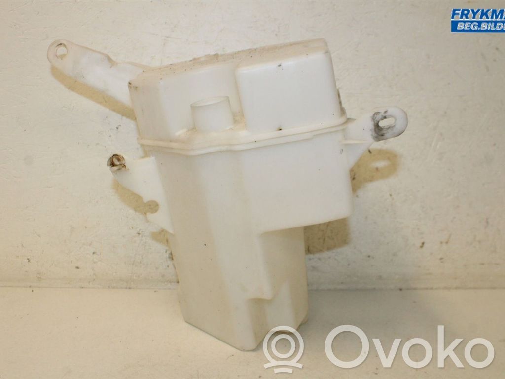 Volvo V70 Windshield washer fluid reservoir/tank 