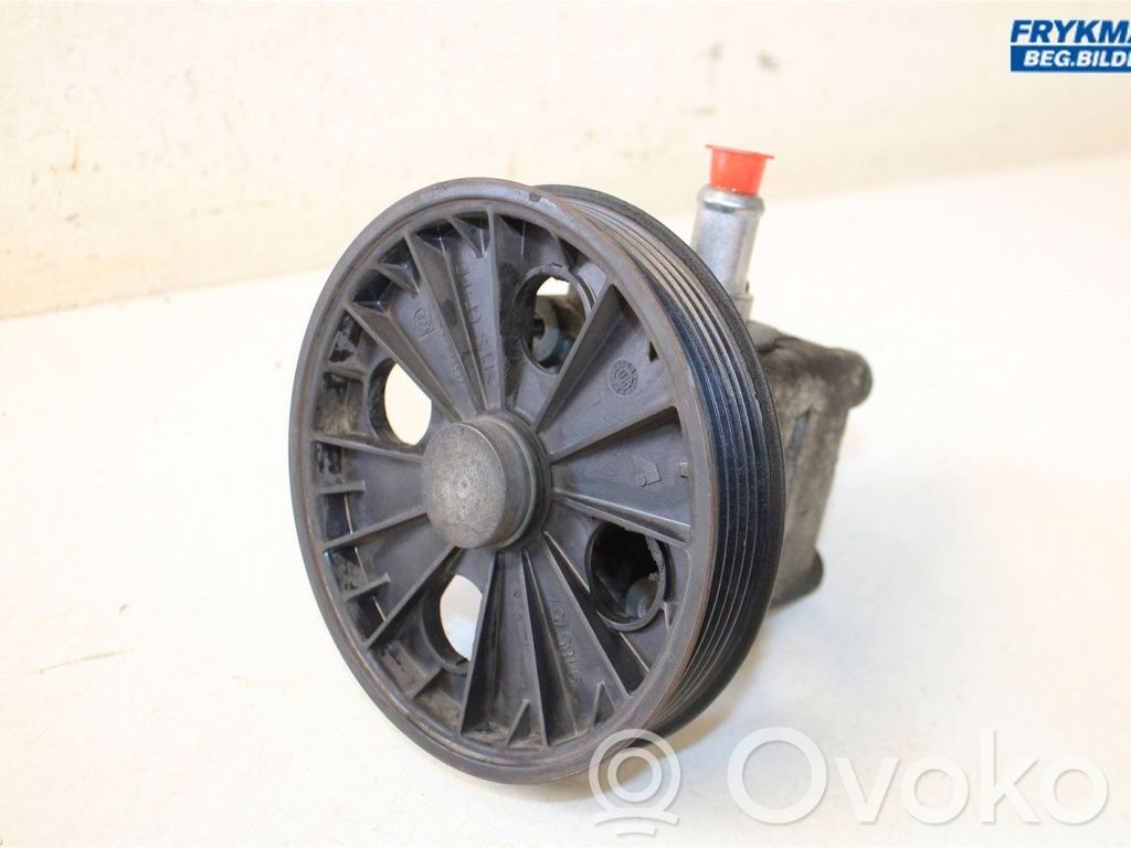 Volvo V70 Ohjaustehostimen pumppu 