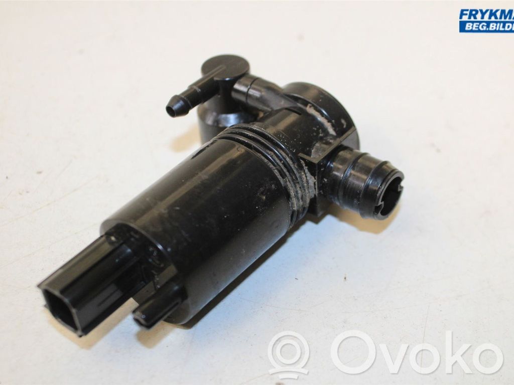 Volvo V40 Windscreen/windshield washer pump 