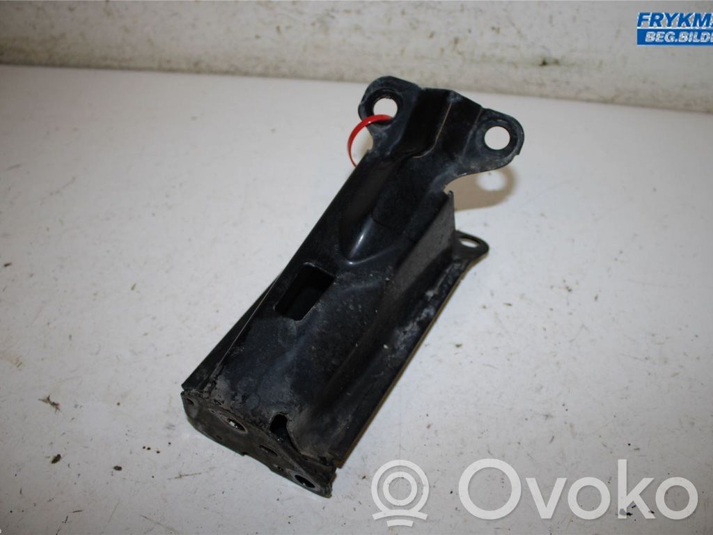 Volvo V70 Radiator support slam panel bracket 