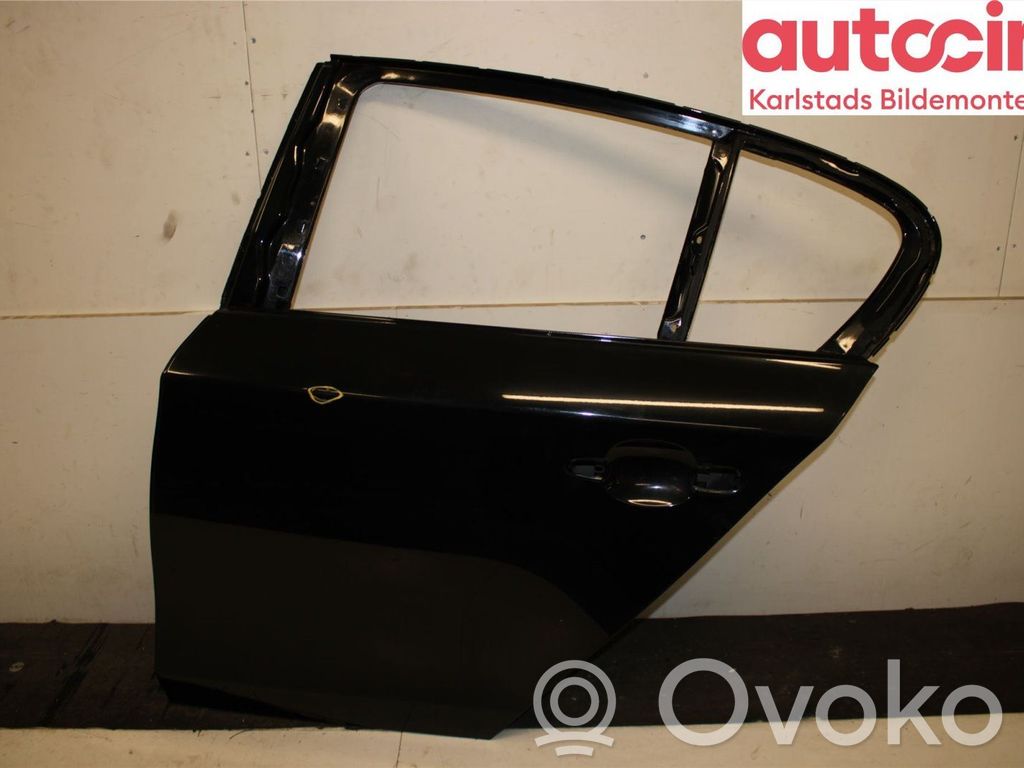 Aizmugurējās durvis   41525A2A383