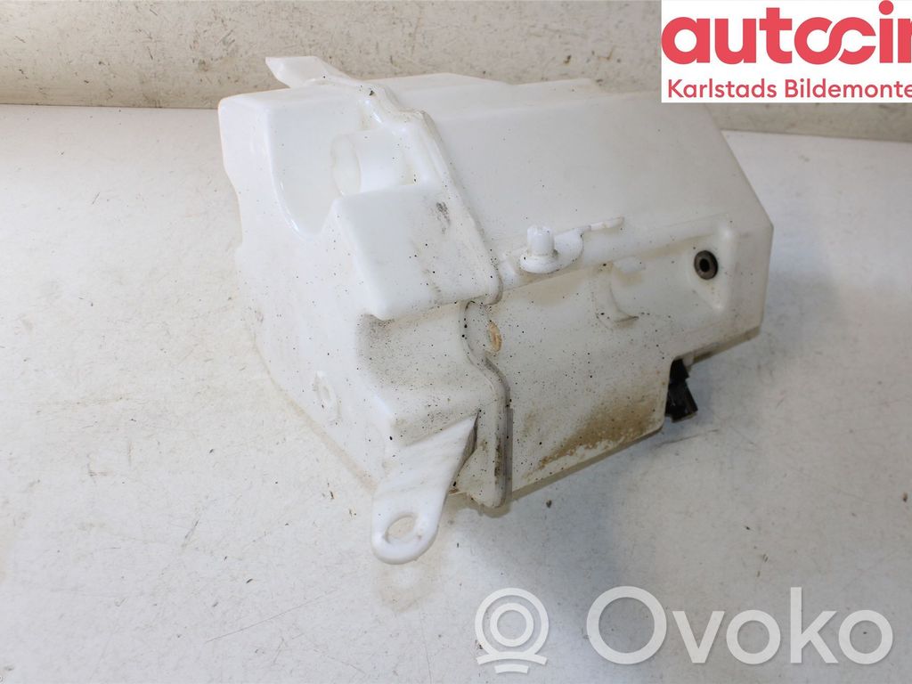Volvo V70 Windshield washer fluid reservoir/tank 